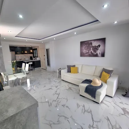 Playa Torviscas 2-bed, 2-bath With Pools & Jacuzzi Apartment